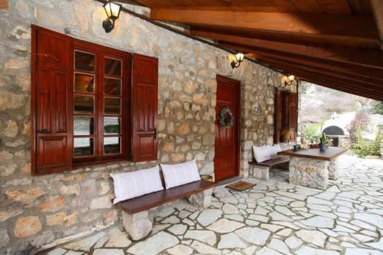 Mariolata Stone House Villa Lílaia Exterior photo